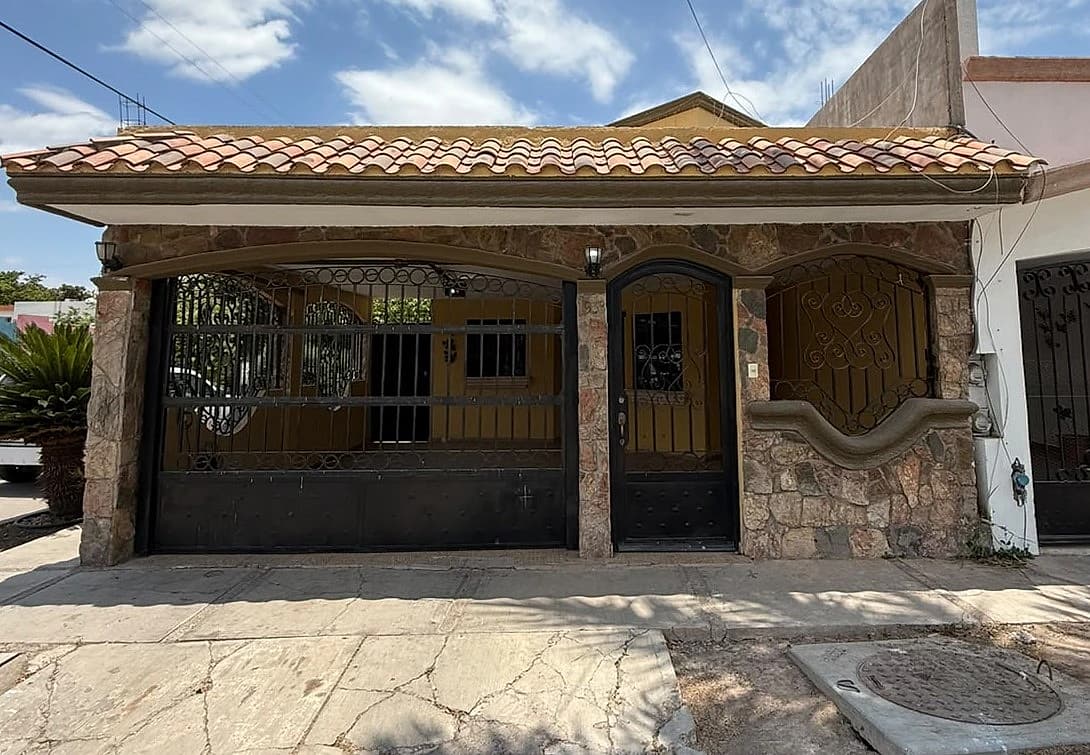 CASA EN RENTA URBI DEL BOSQUE