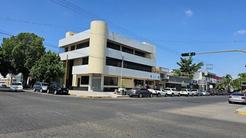 9_2608 | EDIFICIO DE LOCALES Y OFICINAS EN VENTA en esquina zona Centro de Los Mochis | GCI Bienes Raíces