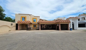 CASA EN VENTA con alberca Privada Las Misiones Los Mochis Sinaloa